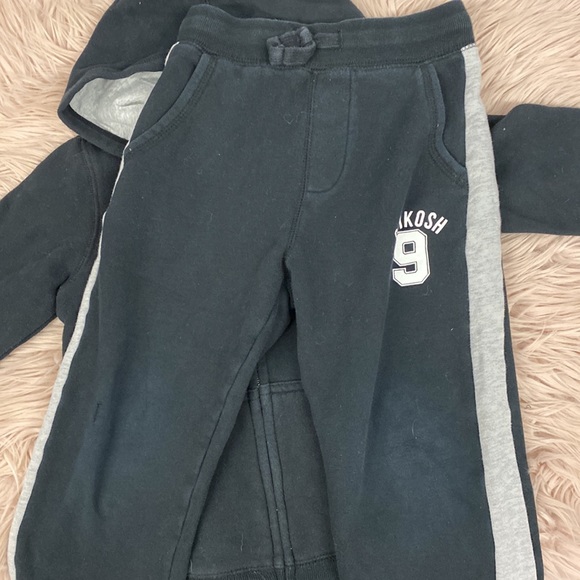 Oshkosh sweatsuit - Picture 5 of 5